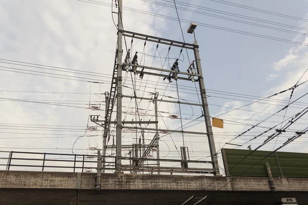 Cableado eléctrico ferroviario en la calle —  Fotos de Stock