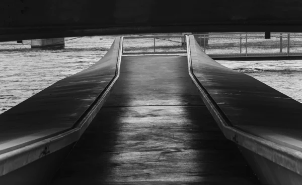 Перетин під мостом в Женеві — стокове фото