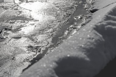 Buz parlar Nehri üzerinde 