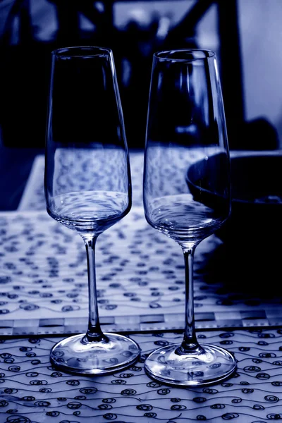 Two glasses of wine in the blue shade — Stock Photo, Image