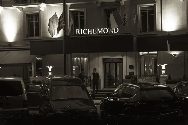 De hoofdingang van het hotel Richmond in Genève, Zwitserland — Stockfoto