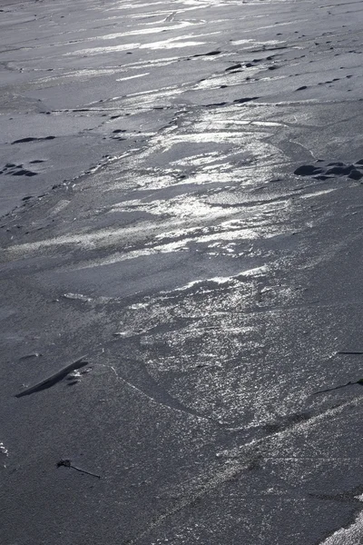 Schönes Eis auf dem Winter sonnigen Fluss — Stockfoto