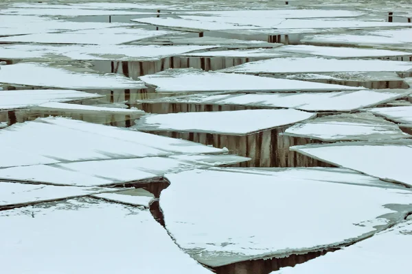 Buzlar Nehri üzerinde