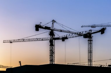 Kule İnşaat vinçleri siluetleri 
