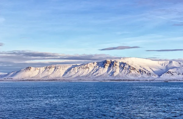 アイスランドの近くの山 — ストック写真