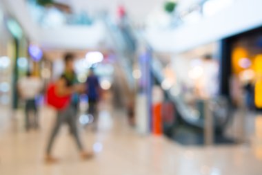 Bokeh ile alışveriş merkezinin arka planı bulanıklaşıyor