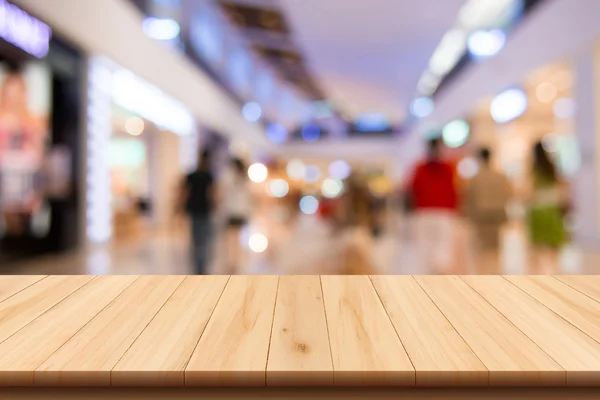 ห้างสรรพสินค้าพื้นหลังเบลอด้วย bokeh และพื้นไม้ — ภาพถ่ายสต็อก