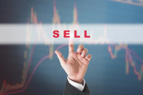 Hombre de negocios tocando vender texto en la interfaz de pantalla táctil con fondo gráfico de stock — Foto de Stock