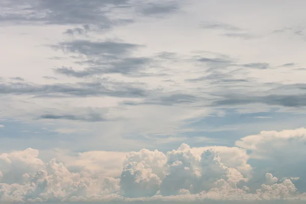 Cielo blu e nuvole — Foto Stock