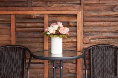 eski vintage ahşap sandalye ve masa