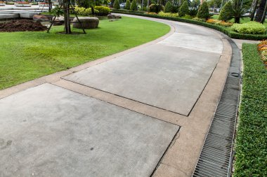 Beton yürüyüş yolu