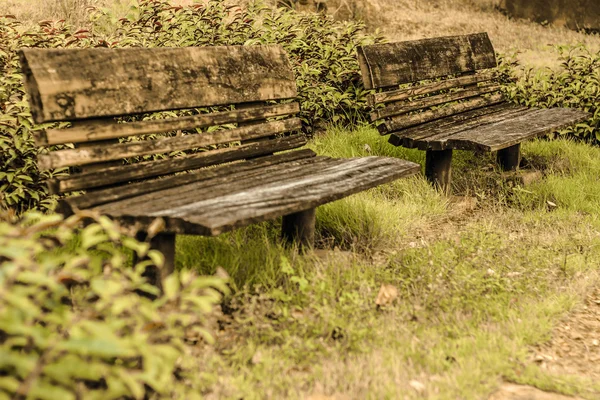 Banc dans le parc — Photo