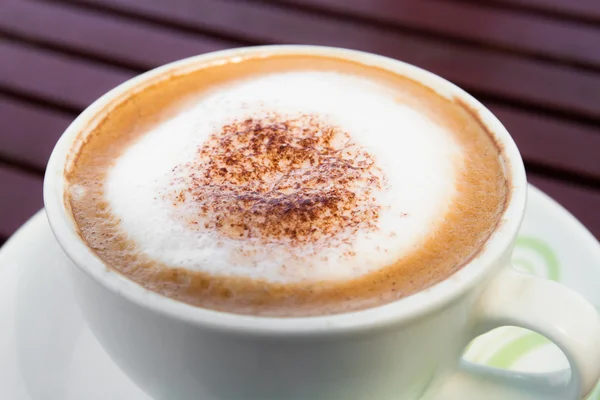 Tasse Kaffee auf dem Tisch — Stockfoto