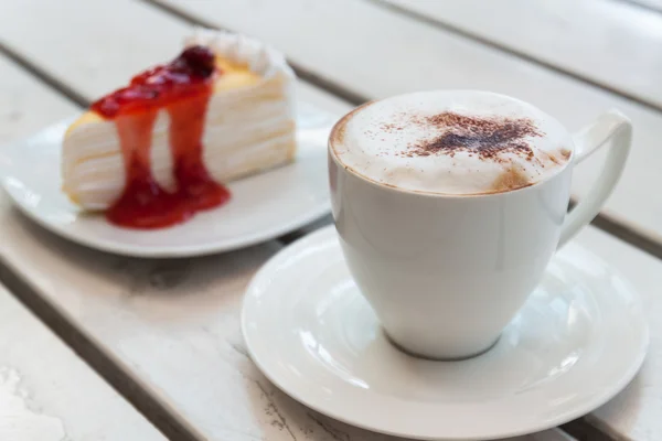 Kaffee mit Crêpe-Kuchen — Stockfoto