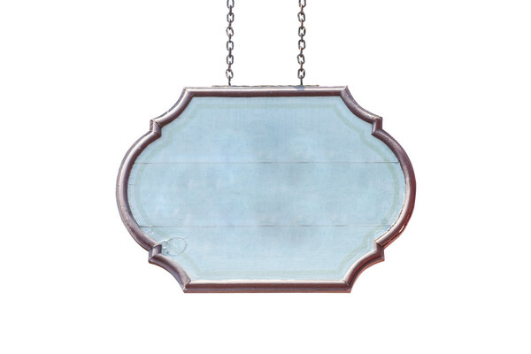 пустой деревянный знак висит на цепи
 