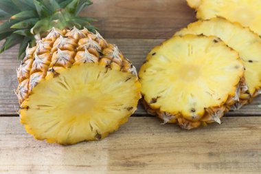 ananas dilimleri