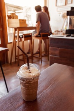 Kahve dükkanında buzlu kahve.