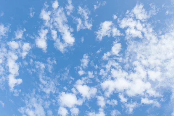 Nuvole con cielo blu — Foto Stock