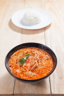 Yasemin pirinç ile Tom Yum çorbası