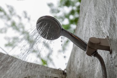 yağmur duş, açık üzerinden su