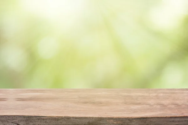 güneş ışığı bokeh arka plan ile boş ahşap masa. Ürün dis için
