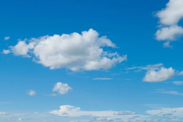 Nuvole di cielo blu — Foto Stock