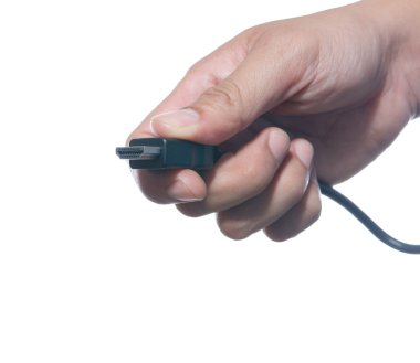 HDMI kablosu tutan el