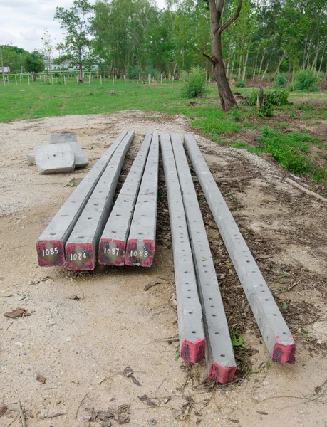 Betonpfeiler gestapelt — Stockfoto