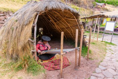 kadın Satıyoruz el sanatları Peru.