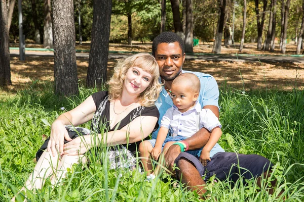 Famiglia afro-americana felice — Foto Stock