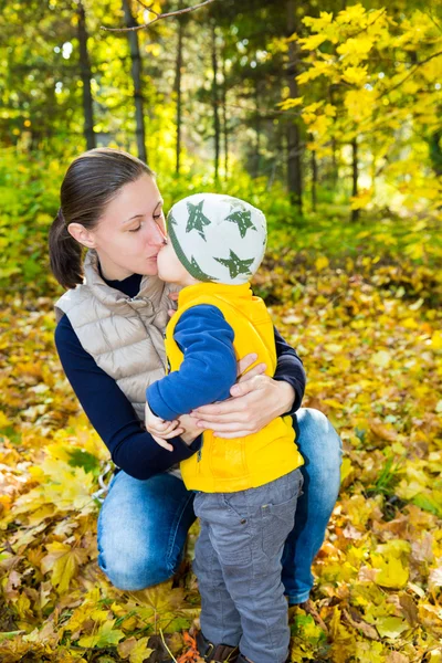 Mamma och barn bo — Stockfoto