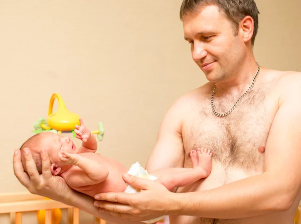 Pai e bebê recém-nascido — Fotografia de Stock