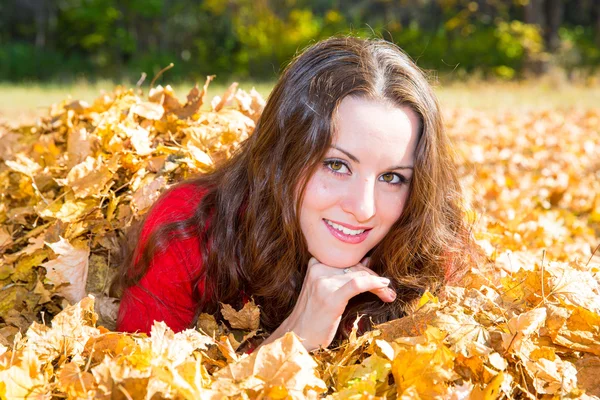 Autumn young woman — Stock Photo, Image