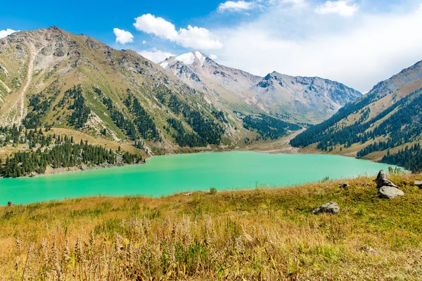 Grande lago almaty — Fotografia de Stock