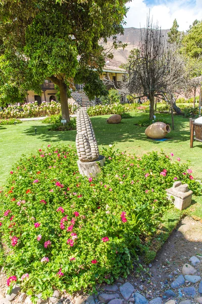 Uitnodigende binnenplaats en tuin in luxe hotel in Cusco, Peru, Zuid-Amerika — Stockfoto