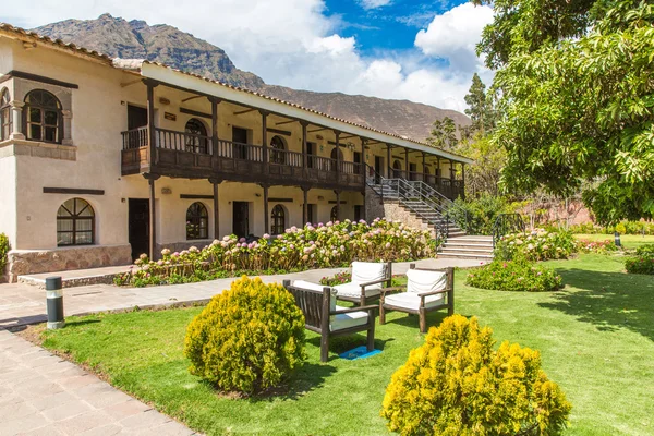 Nádvoří a zahrada v luxusním hotelu v Cusco, Peru, Jižní Amerika — Stock fotografie