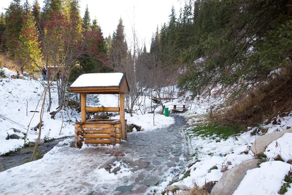 Estância de esqui Forest Tale perto da cidade de Almaty, Cazaquistão — Fotografia de Stock