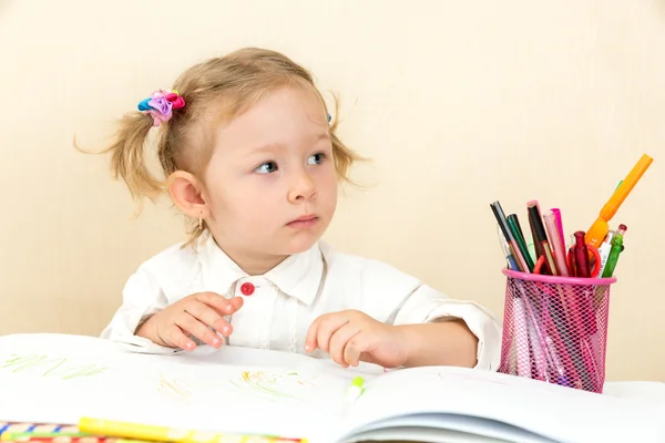 Dítě dívka kresba — Stock fotografie
