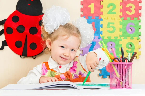 Child girl drawing — Stock Photo, Image