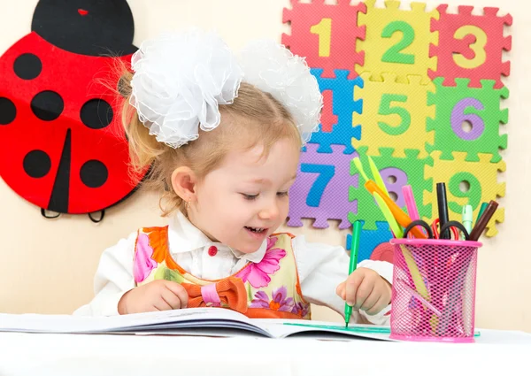 Criança menina desenho — Fotografia de Stock