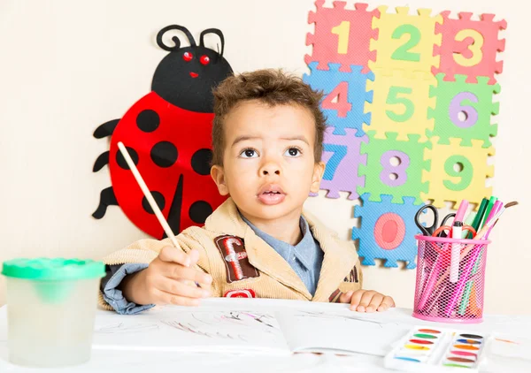 Boy drawing — Stock Photo, Image