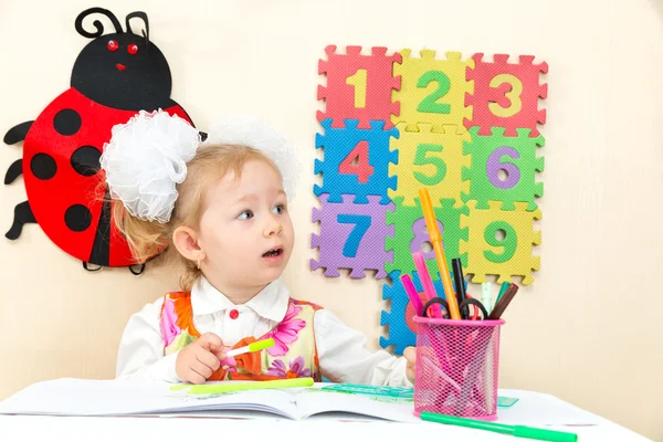 Child girl drawing — Stock Photo, Image