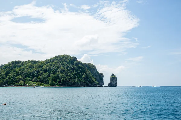 Widok z Maya Bay, wyspy Phi Phi — Zdjęcie stockowe