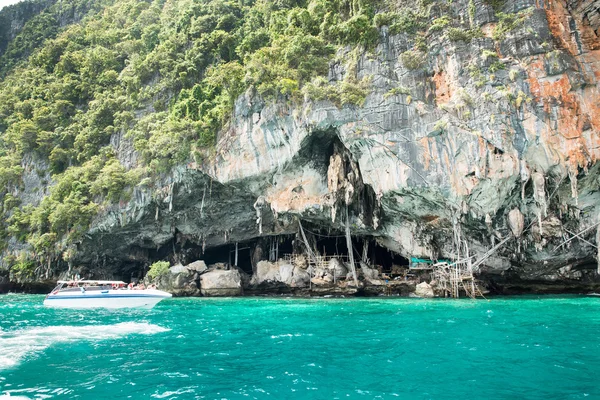 Viking cave on Phi-Phi Leh island — Stock Photo, Image
