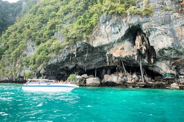 Viking cave on Phi-Phi Leh island — Stock Photo, Image