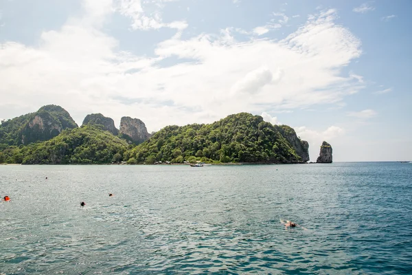 Vista sulla baia di Maya, isola di Phi Phi — Foto Stock