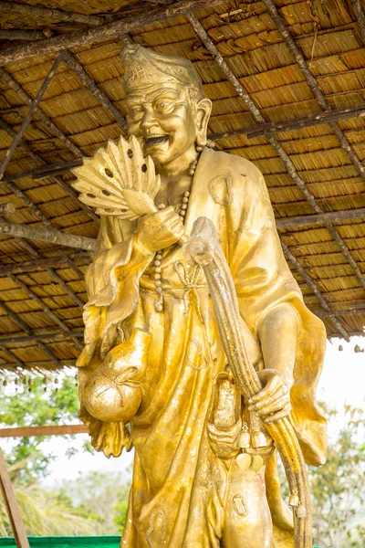 Estatua cerca del monumento del Gran Buda —  Fotos de Stock