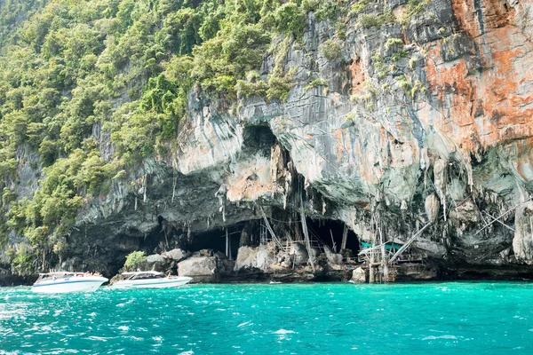 Viking cave where bird's nests — Stock Photo, Image