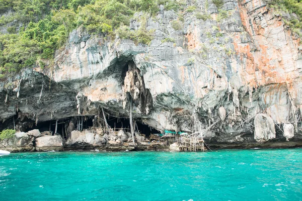 Viking cave where bird's nests — Stock Photo, Image