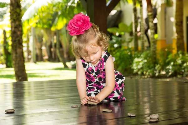 Schattig meisje kind — Stockfoto